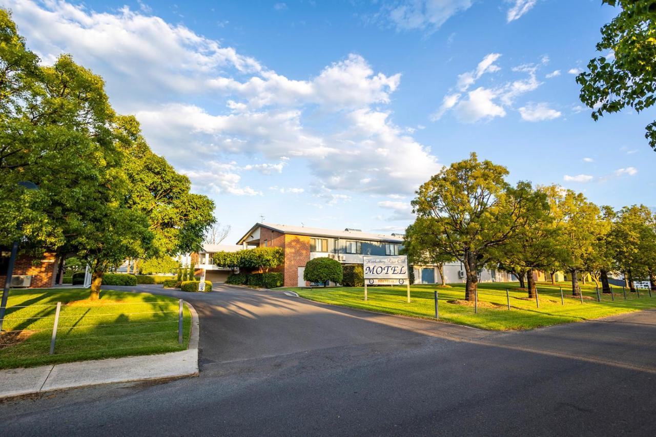 Hawkesbury Race Club Motel Windsor Esterno foto The main entrance to the University of Tasmania's Launceston Campus