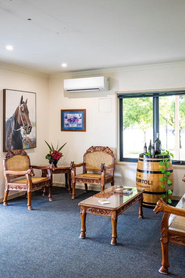 Hawkesbury Race Club Motel Windsor Esterno foto The interior of the visitor's centre at the Barossa Valley wine region
