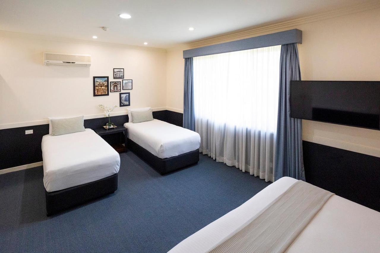 Hawkesbury Race Club Motel Windsor Esterno foto A typical room at the hotel
