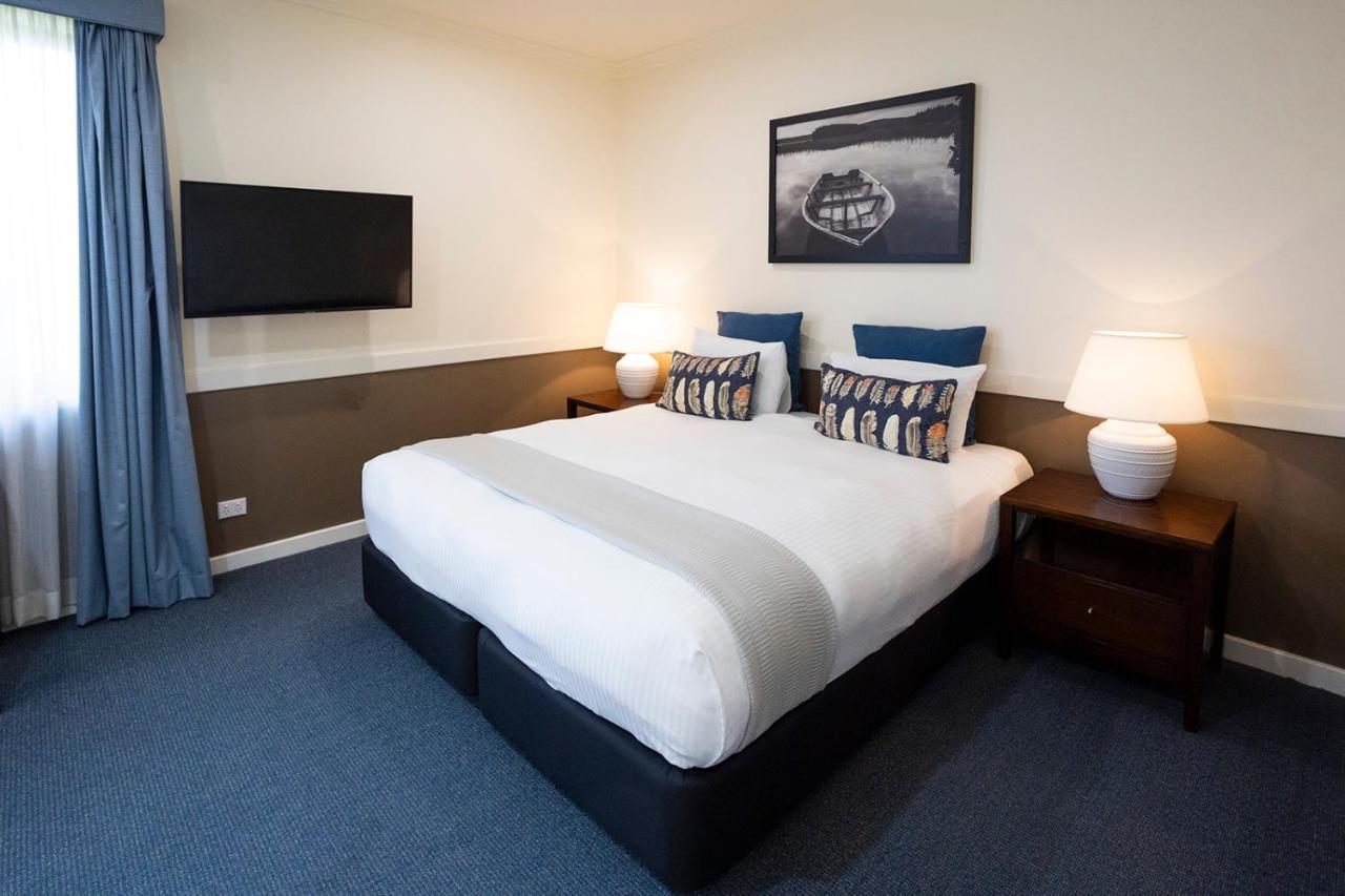 Hawkesbury Race Club Motel Windsor Esterno foto A room at the hotel